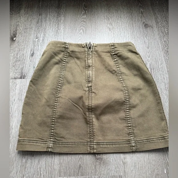 Free People Olive Green Utility Mini Skirt Size 2 - Picture 2 of 6